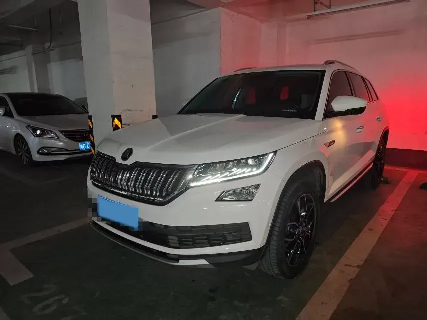 2021 Skoda Kodiak 2.0T 186HP L4 7DCT,autocango,china used car exporter,china ev exporter,chinese used car exporter,chinese used ev exporter