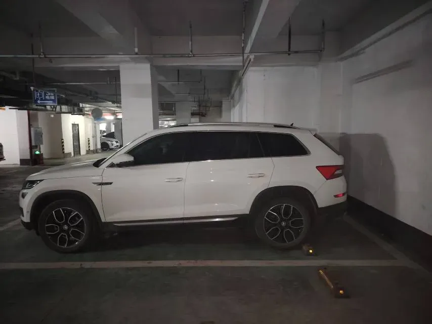 2021 Skoda Kodiak 2.0T 186HP L4 7DCT,autocango,china used car exporter,china ev exporter,chinese used car exporter,chinese used ev exporter