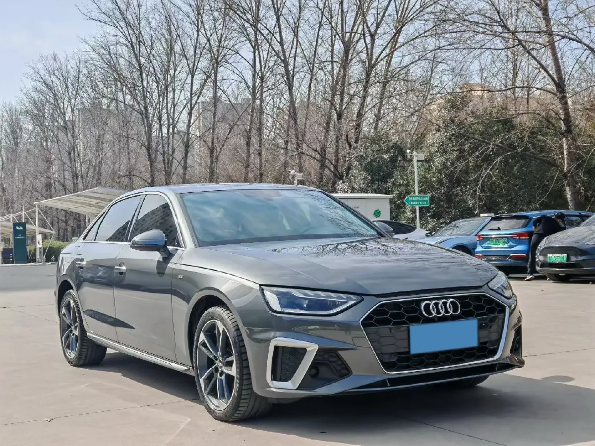 2022 Audi A4L 2.0T 190HP L4 7DCT,autocango,china used car exporter,china ev exporter,chinese used car exporter,chinese used ev exporter