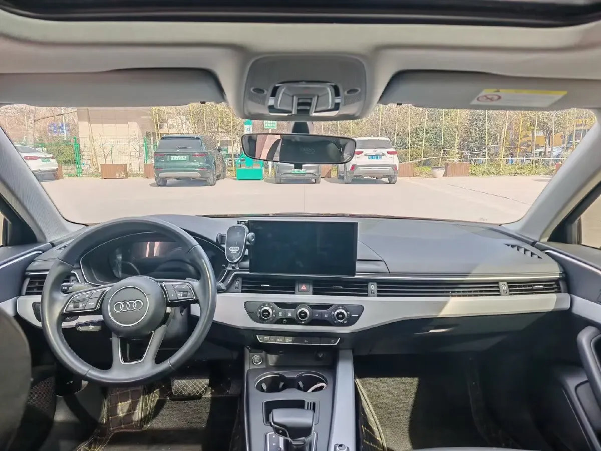 2022 Audi A4L 2.0T 190HP L4 7DCT,autocango,china used car exporter,china ev exporter,chinese used car exporter,chinese used ev exporter