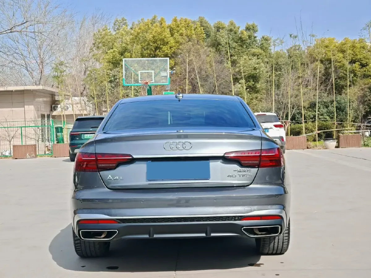 2022 Audi A4L 2.0T 190HP L4 7DCT,autocango,china used car exporter,china ev exporter,chinese used car exporter,chinese used ev exporter