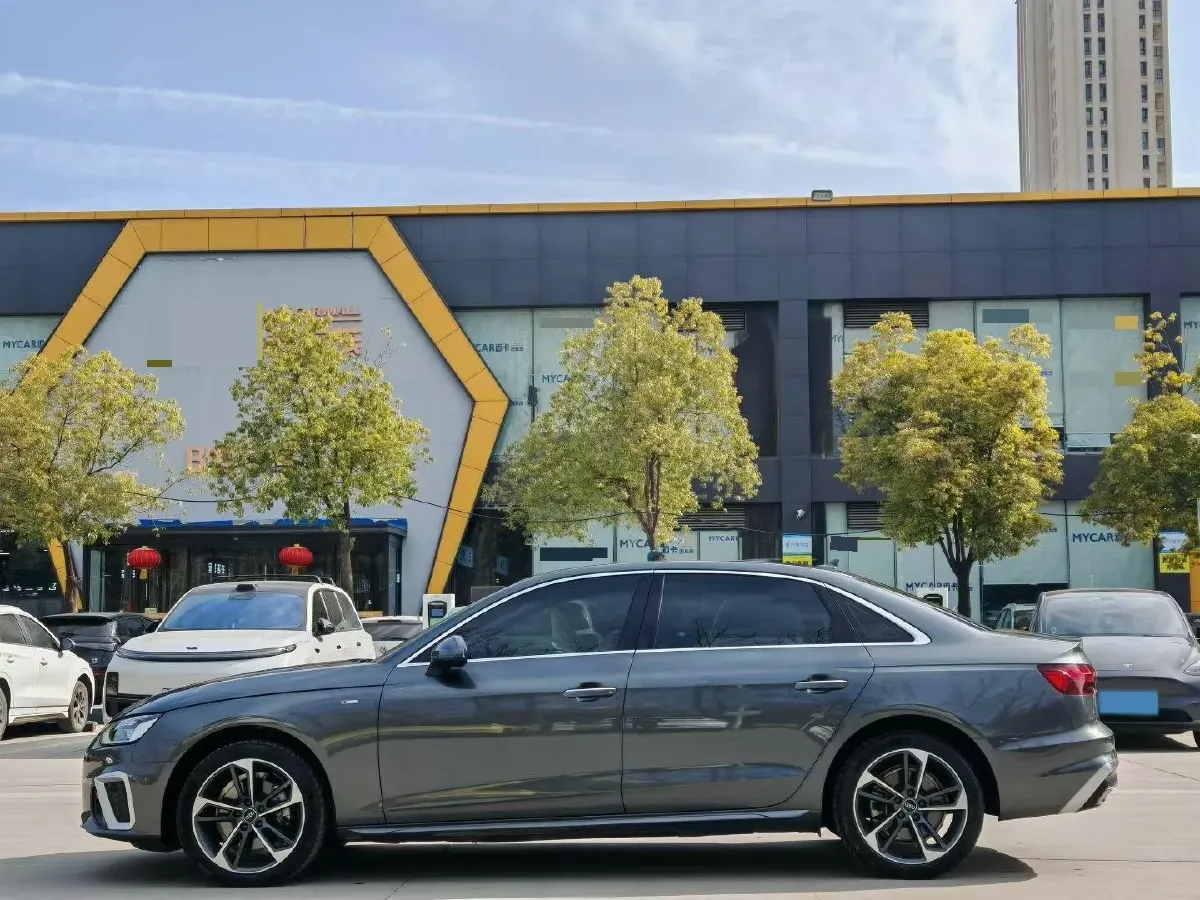 2022 Audi A4L 2.0T 190HP L4 7DCT,autocango,china used car exporter,china ev exporter,chinese used car exporter,chinese used ev exporter