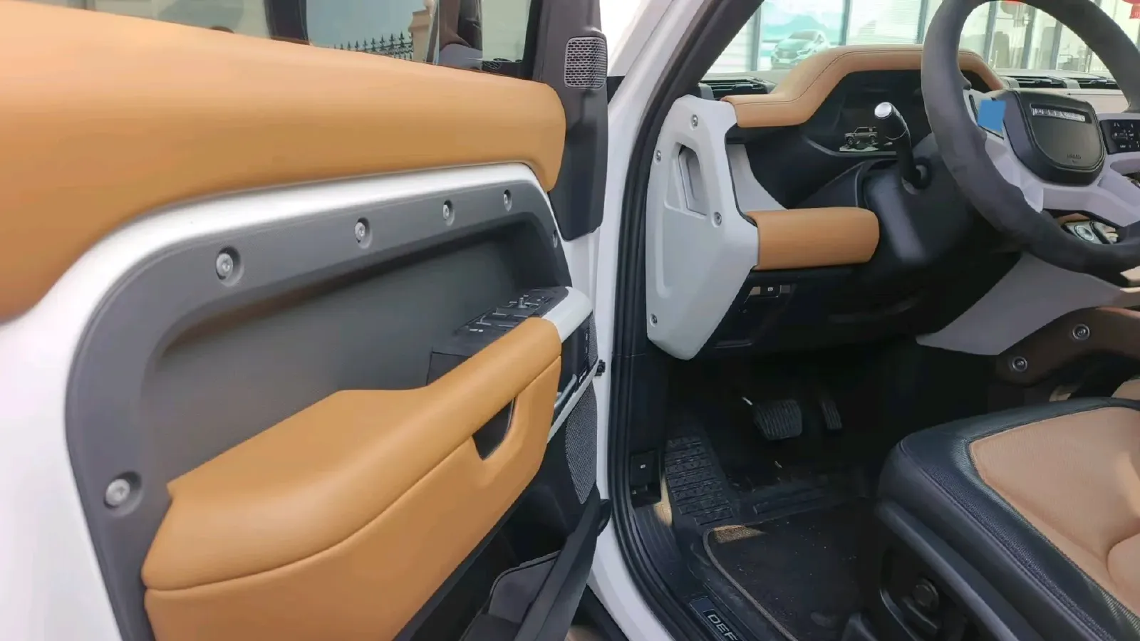 2024 Land Rover Defender 3.0T 400HP L6 8AT,autocango,china used car exporter,china ev exporter,chinese used car exporter,chinese used ev exporter