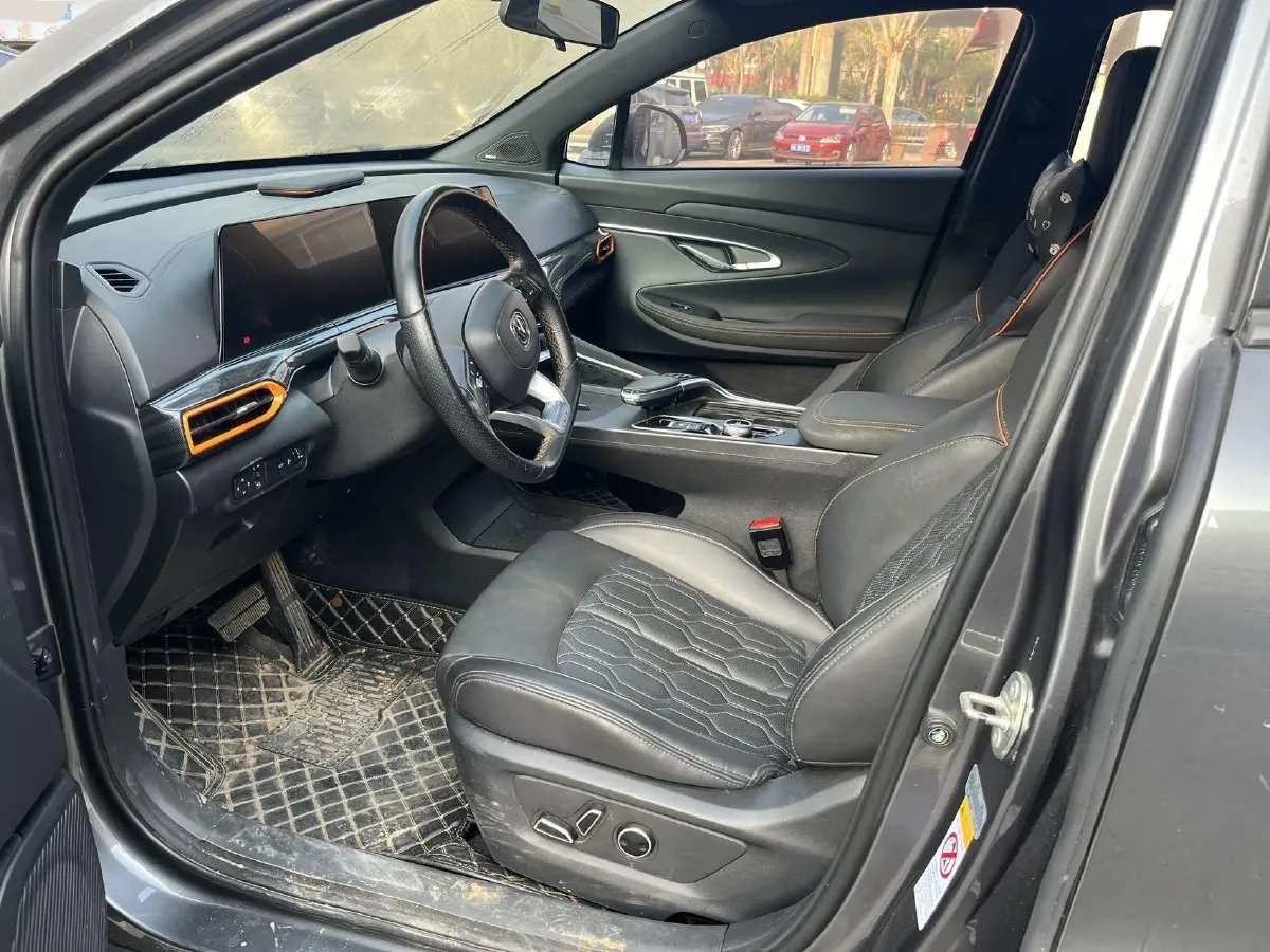 2022 ChangAn UNI-T 1.5T 188HP L4 7DCT,autocango,china used car exporter,china ev exporter,chinese used car exporter,chinese used ev exporter