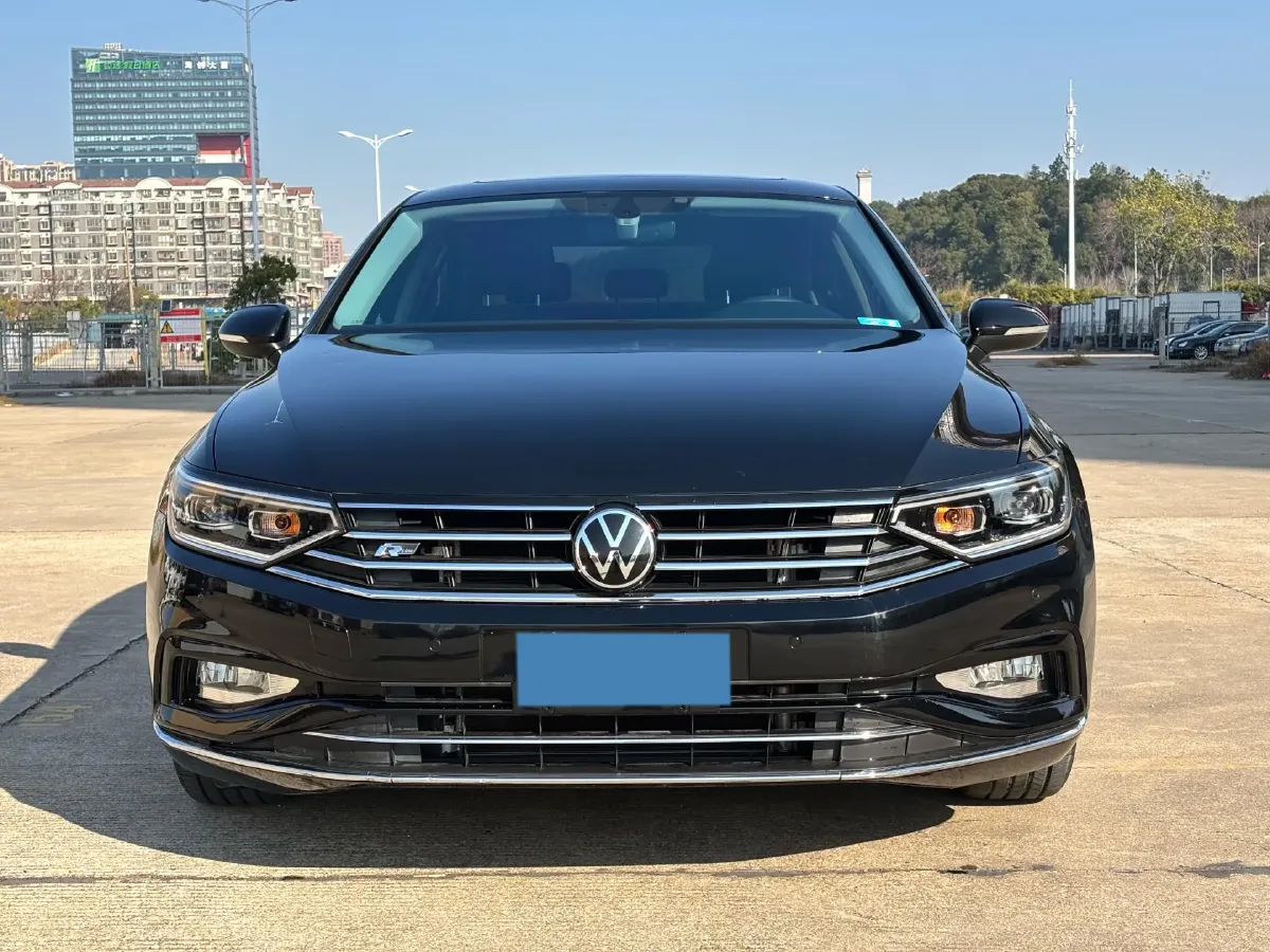 2020 Volkswagen Magotan 2.0T 186HP L4 7DCT,autocango,china used car exporter,china ev exporter,chinese used car exporter,chinese used ev exporter