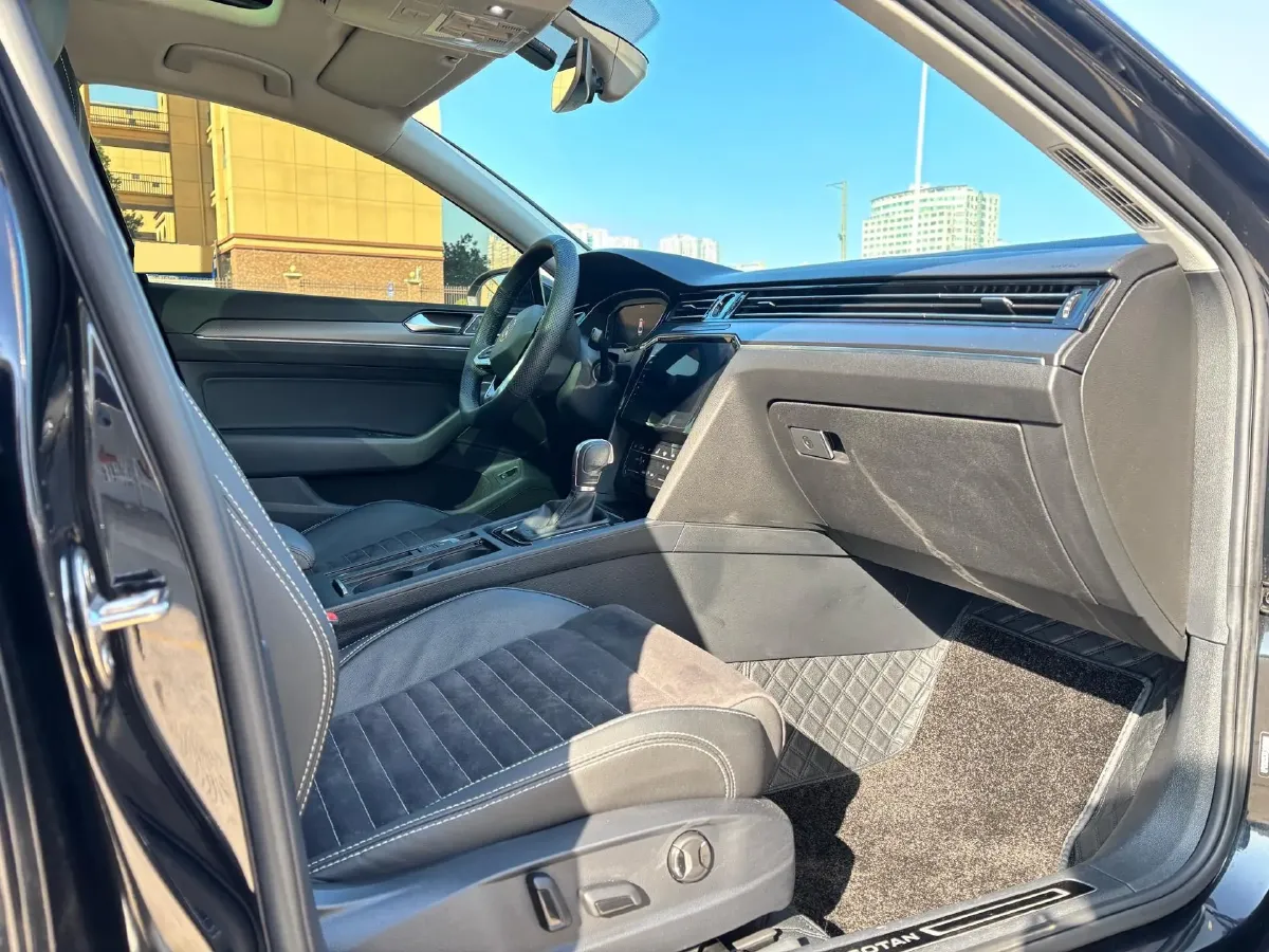 2020 Volkswagen Magotan 2.0T 186HP L4 7DCT,autocango,china used car exporter,china ev exporter,chinese used car exporter,chinese used ev exporter