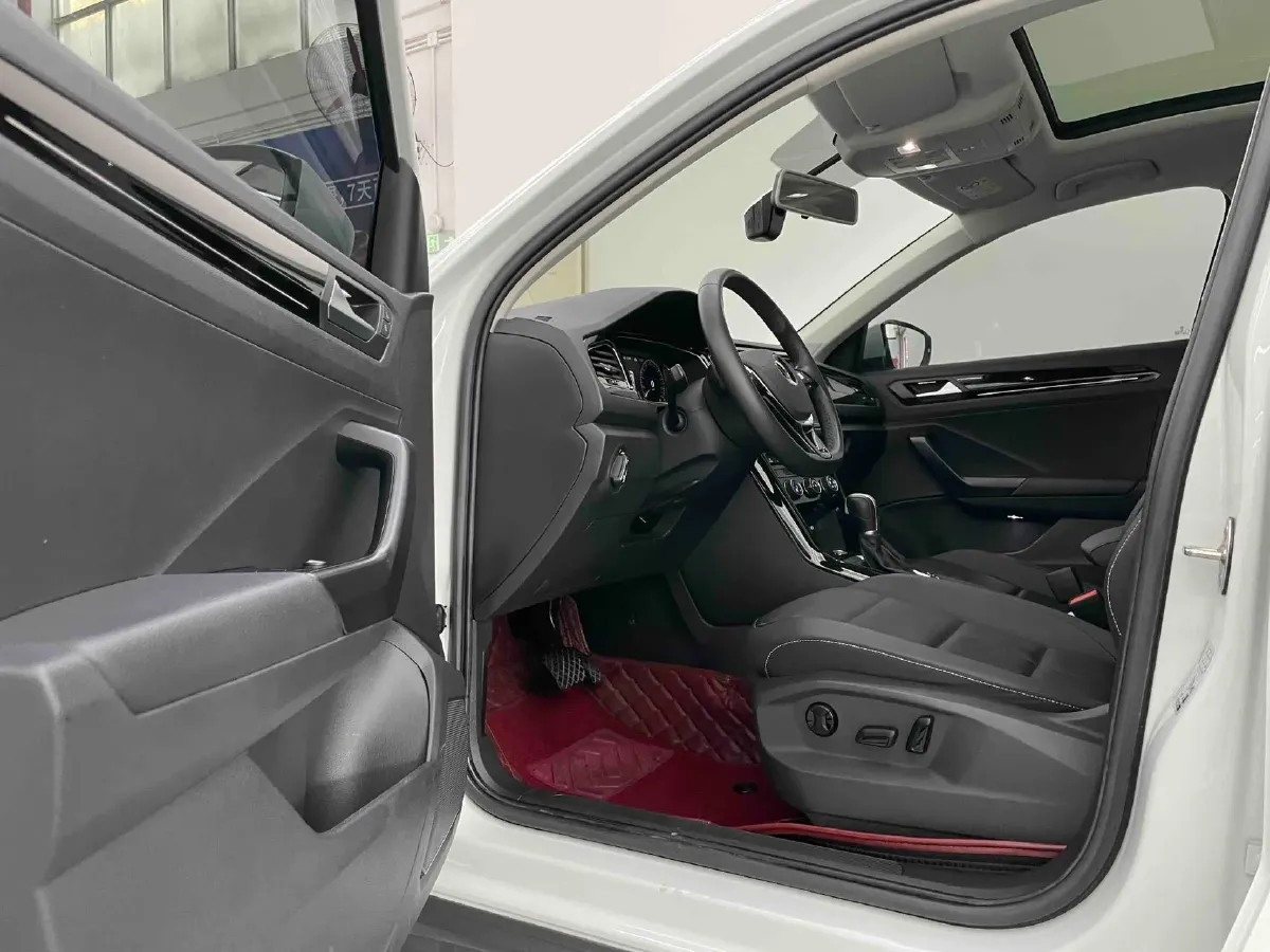 2022 Volkswagen T-Roc 1.4T 150HP L4 7DCT,autocango,china used car exporter,china ev exporter,chinese used car exporter,chinese used ev exporter