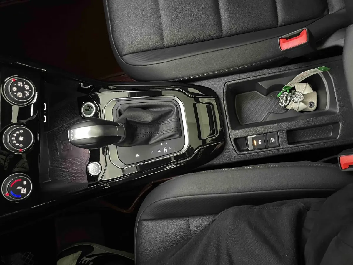 2022 Volkswagen T-Roc 1.4T 150HP L4 7DCT,autocango,china used car exporter,china ev exporter,chinese used car exporter,chinese used ev exporter