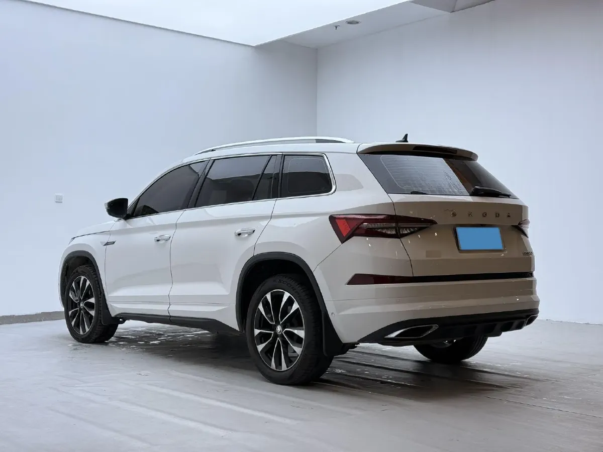 2022 Skoda Kodiak 2.0T 186HP L4 7DCT,autocango,china used car exporter,china ev exporter,chinese used car exporter,chinese used ev exporter