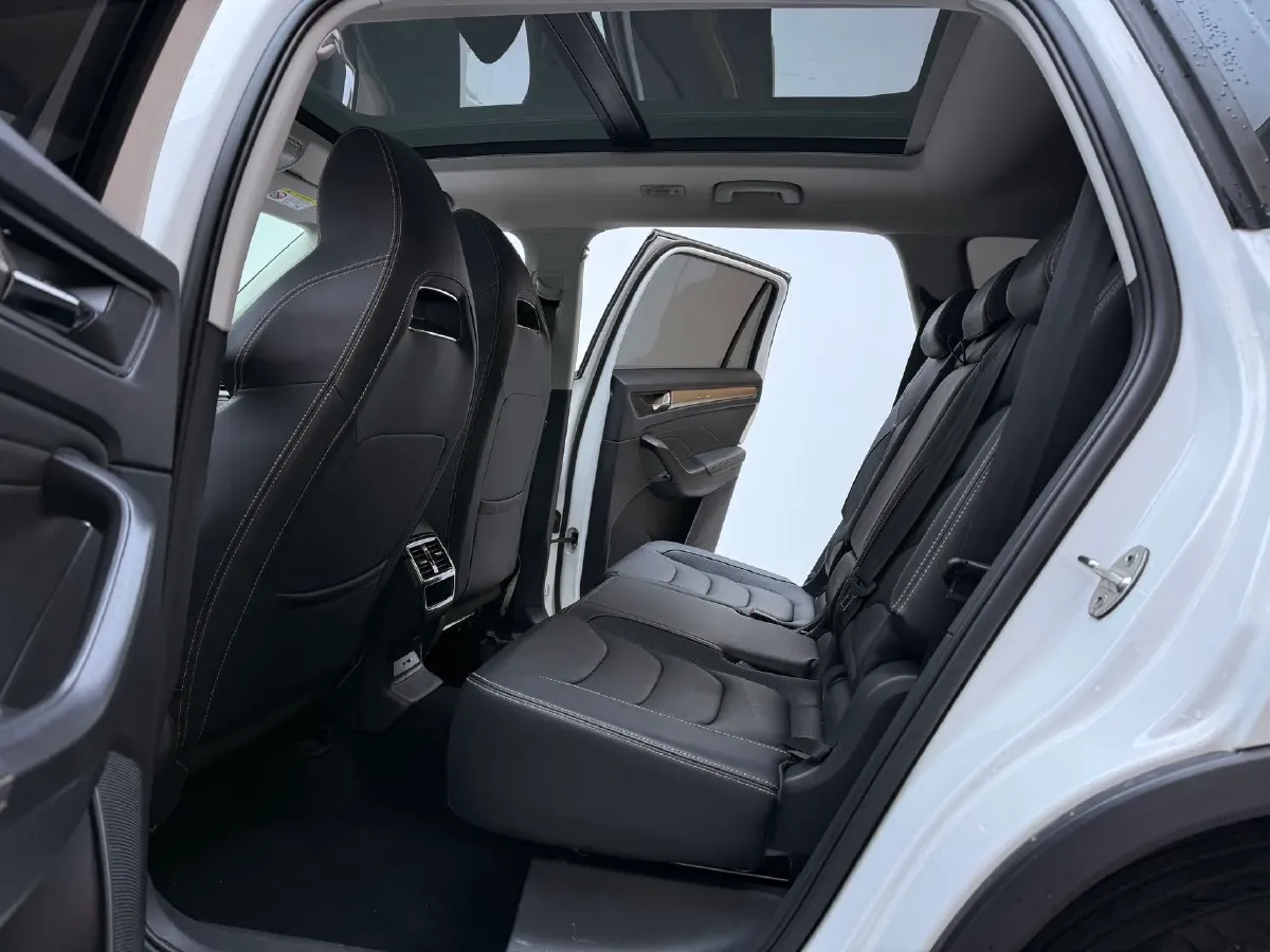 2022 Skoda Kodiak 2.0T 186HP L4 7DCT,autocango,china used car exporter,china ev exporter,chinese used car exporter,chinese used ev exporter