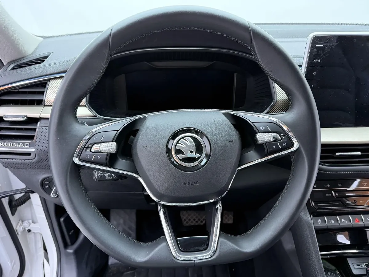 2022 Skoda Kodiak 2.0T 186HP L4 7DCT,autocango,china used car exporter,china ev exporter,chinese used car exporter,chinese used ev exporter