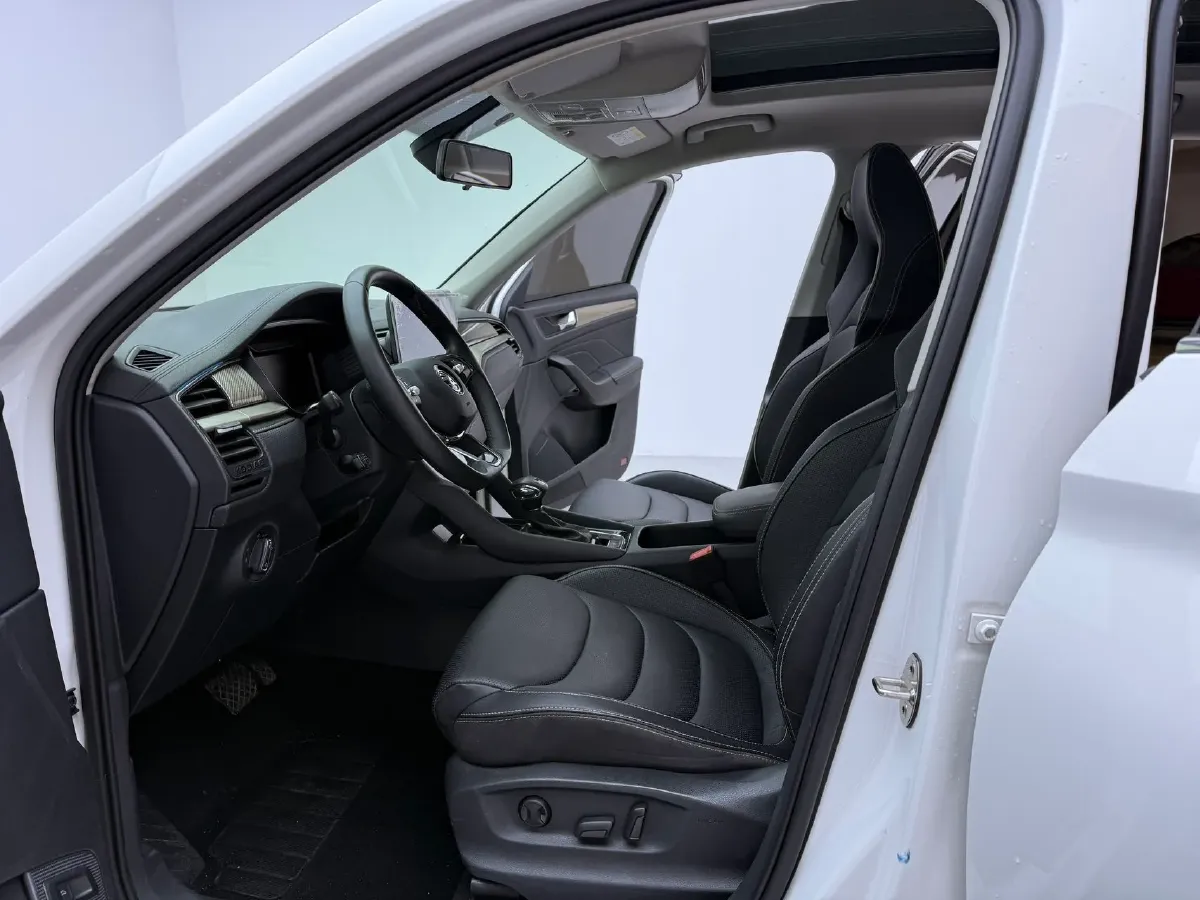 2022 Skoda Kodiak 2.0T 186HP L4 7DCT,autocango,china used car exporter,china ev exporter,chinese used car exporter,chinese used ev exporter