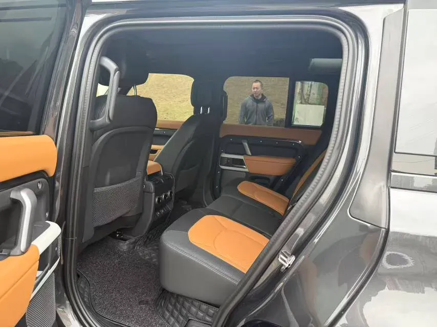2024 Land Rover Defender 3.0T 400HP L6 8AT,autocango,china used car exporter,china ev exporter,chinese used car exporter,chinese used ev exporter