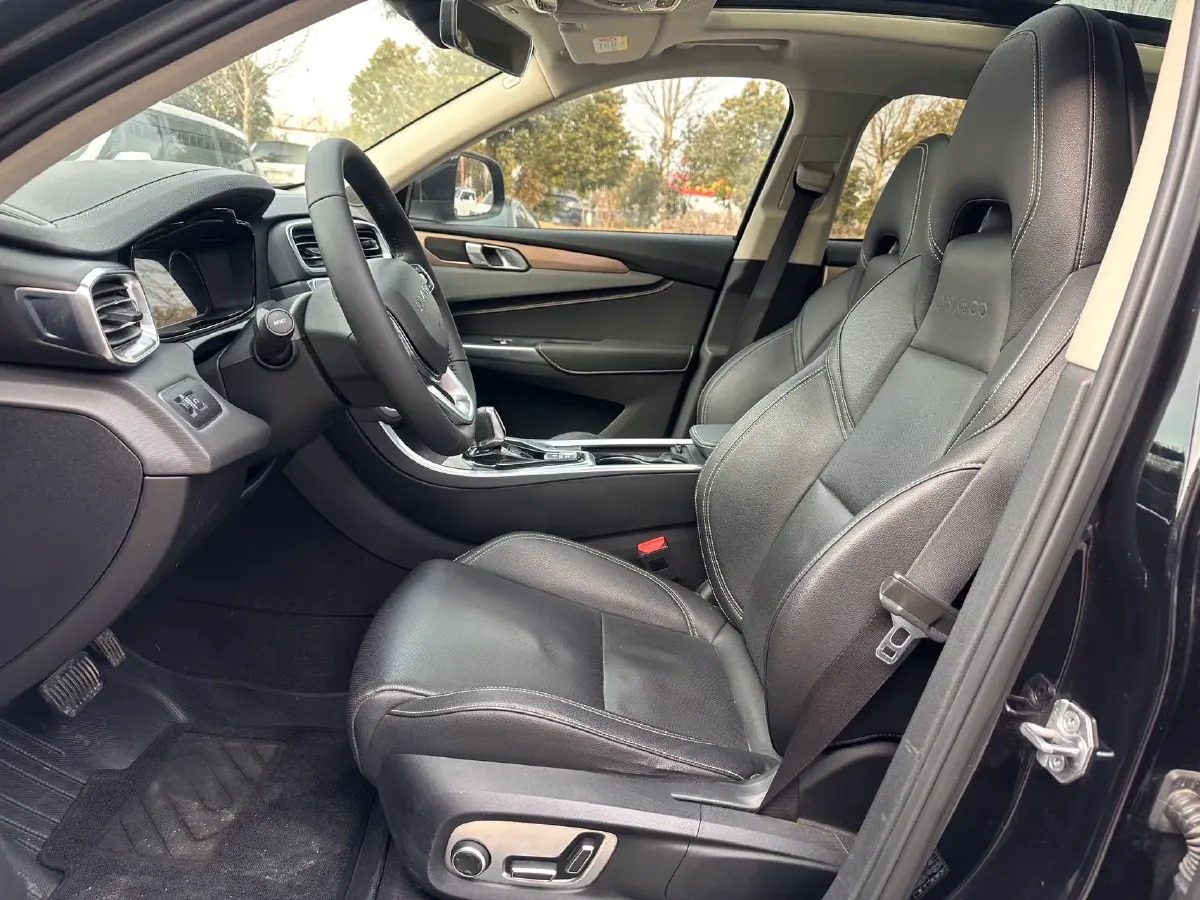 2019 Beijing BJ40 2.0T 218HP L4 6AT,autocango,china used car exporter,china ev exporter,chinese used car exporter,chinese used ev exporter