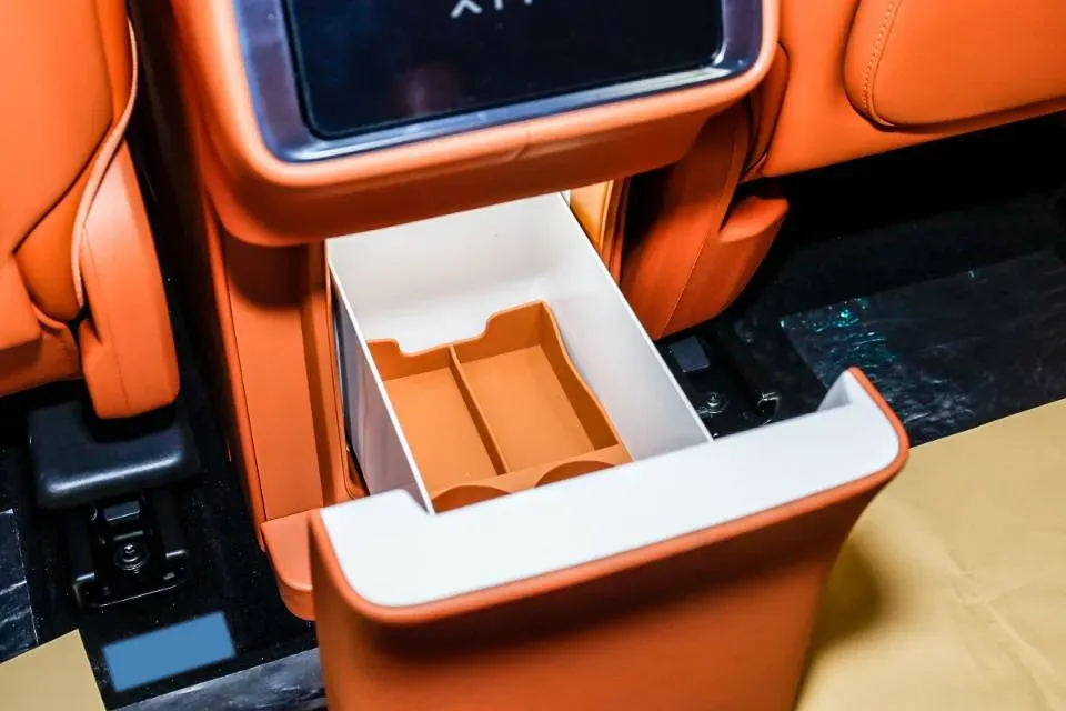 2025 AITO AITO M9 REEV 160HP REEV 52KWH,autocango,china used car exporter,china ev exporter,chinese used car exporter,chinese used ev exporter