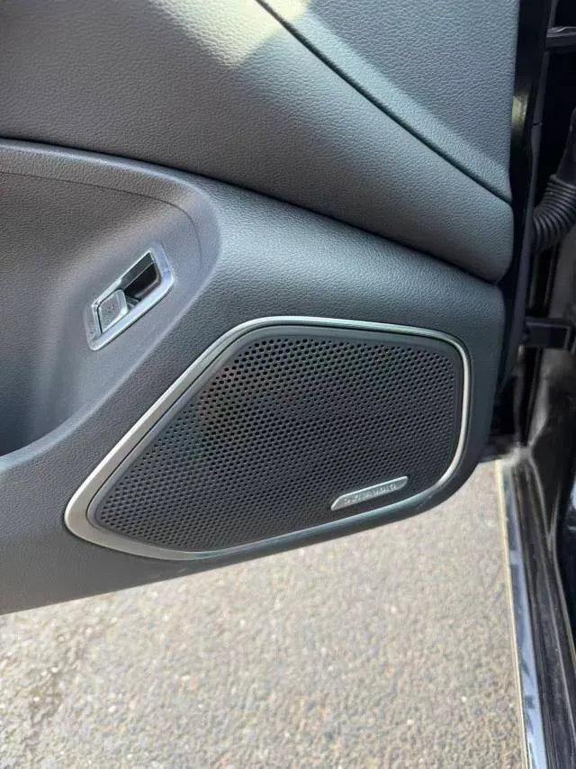 2024 HongQi H5 2.0T 224HP L4 8AT,autocango,china used car exporter,china ev exporter,chinese used car exporter,chinese used ev exporter