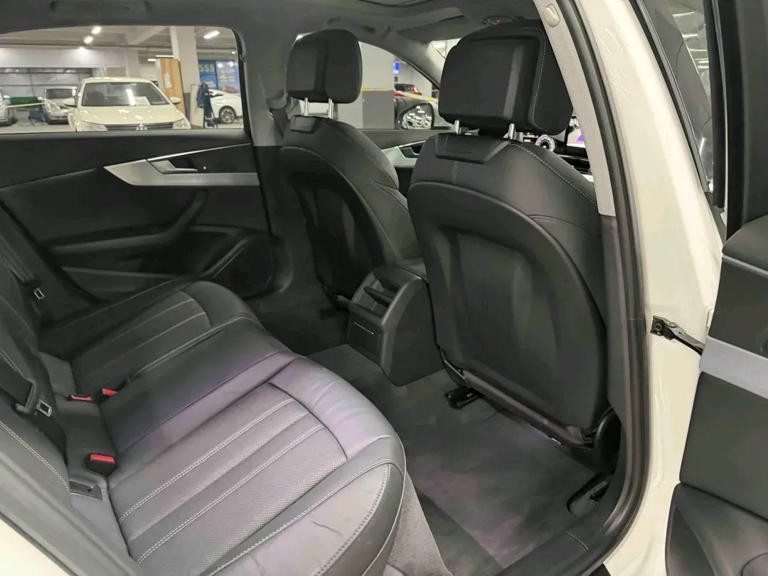 2020 Audi A4L 2.0T 190HP L4 7DCT,autocango,china used car exporter,china ev exporter,chinese used car exporter,chinese used ev exporter