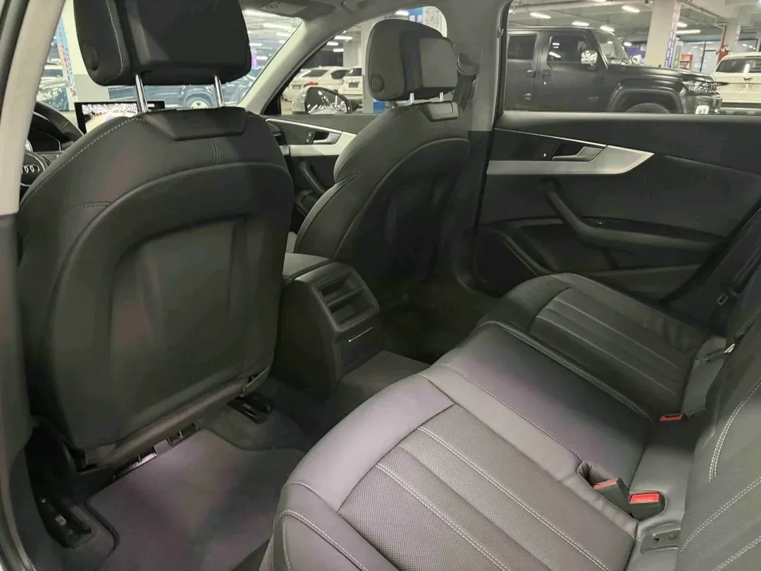 2020 Audi A4L 2.0T 190HP L4 7DCT,autocango,china used car exporter,china ev exporter,chinese used car exporter,chinese used ev exporter