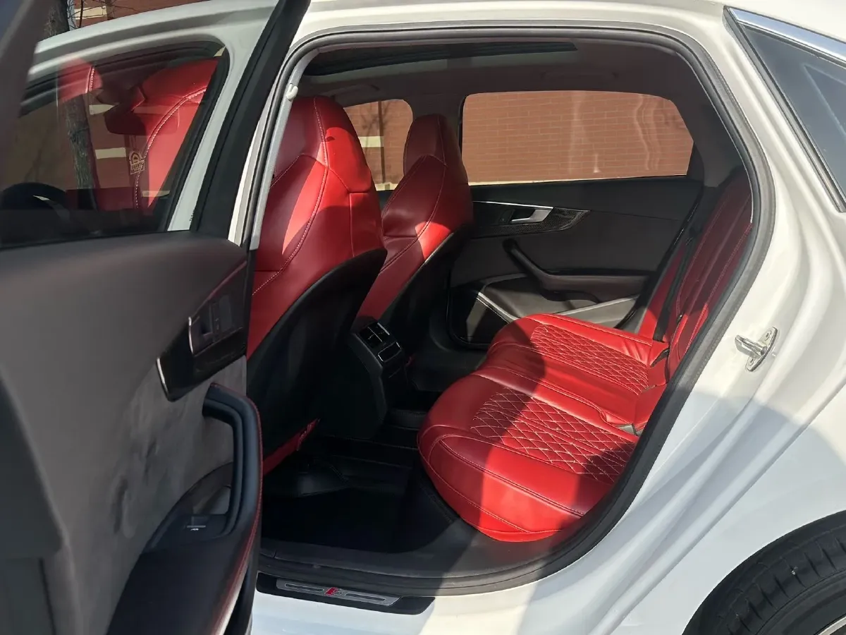 2020 Audi A4L 2.0T 190HP L4 7DCT,autocango,china used car exporter,china ev exporter,chinese used car exporter,chinese used ev exporter