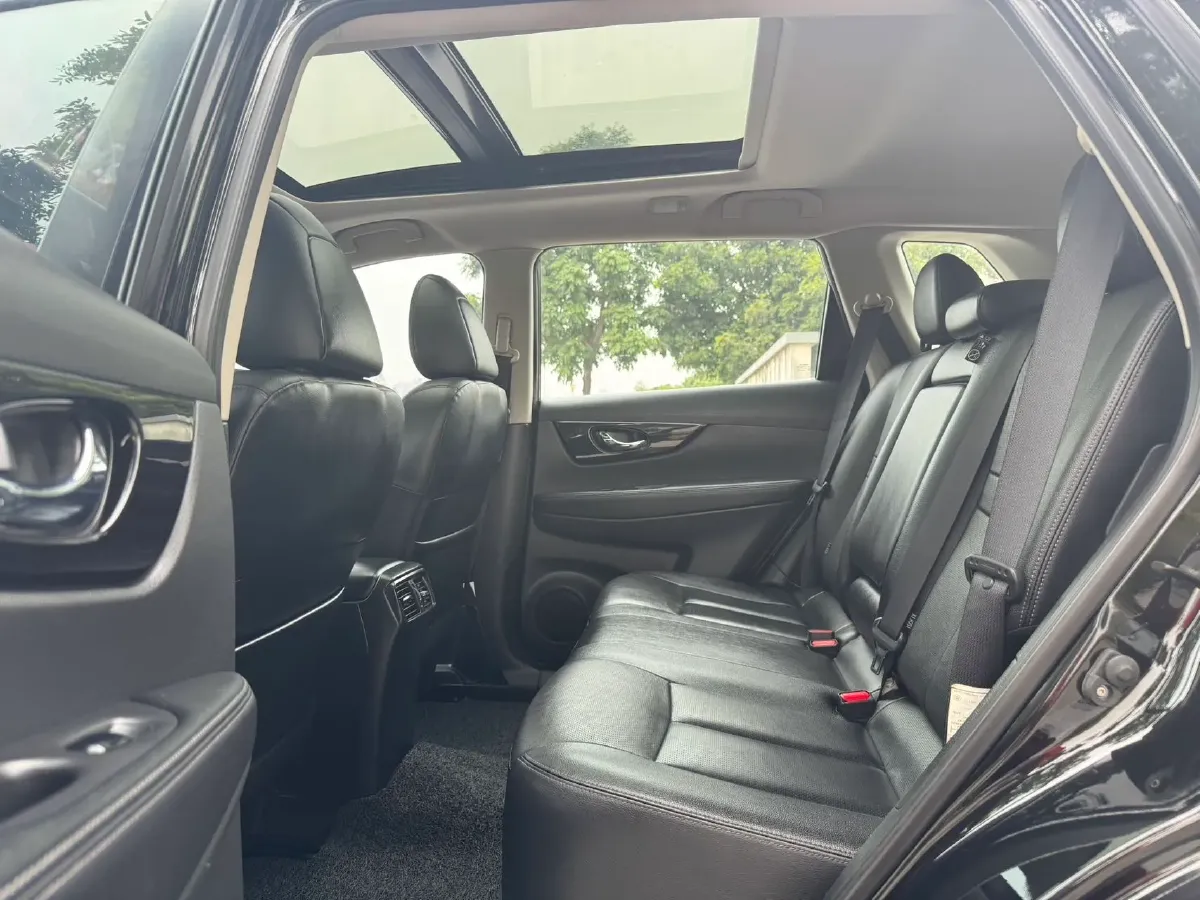 2021 Nissan X-Trail 2.0L 151HP L4 CVT,autocango,china used car exporter,china ev exporter,chinese used car exporter,chinese used ev exporter