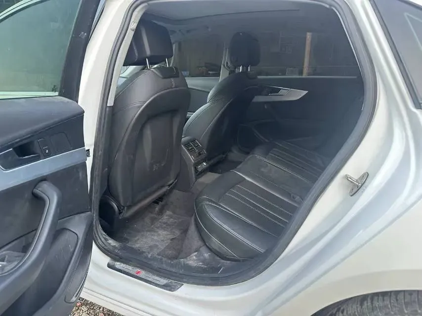 2022 Audi A4L 2.0T 190HP L4 7DCT,autocango,china used car exporter,china ev exporter,chinese used car exporter,chinese used ev exporter