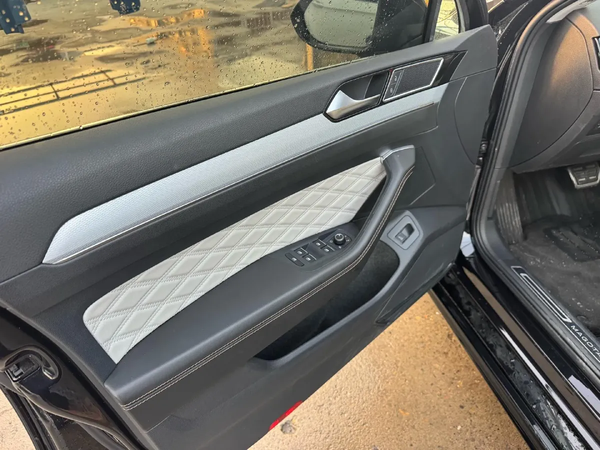 2023 Volkswagen Magotan 2.0T 186HP L4 7DCT,autocango,china used car exporter,china ev exporter,chinese used car exporter,chinese used ev exporter