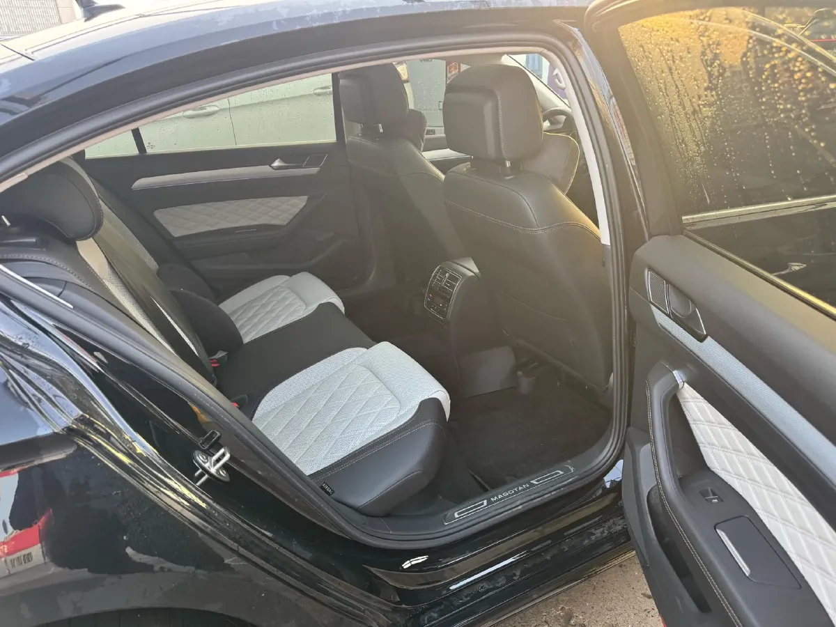 2023 Volkswagen Magotan 2.0T 186HP L4 7DCT,autocango,china used car exporter,china ev exporter,chinese used car exporter,chinese used ev exporter