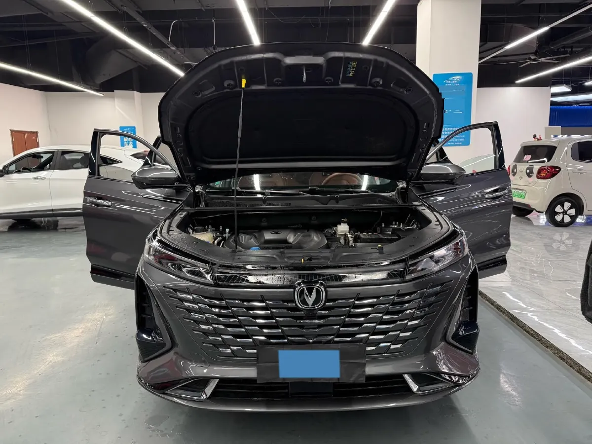 2022 ChangAn CS75 Plus 1.5T 188HP L4 8AT,autocango,china used car exporter,china ev exporter,chinese used car exporter,chinese used ev exporter