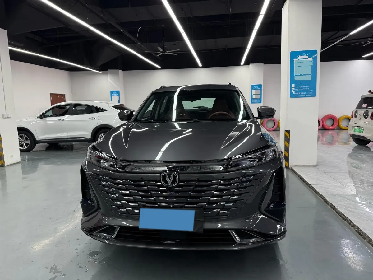 2022 ChangAn CS75 Plus 1.5T 188HP L4 8AT,autocango,china used car exporter,china ev exporter,chinese used car exporter,chinese used ev exporter