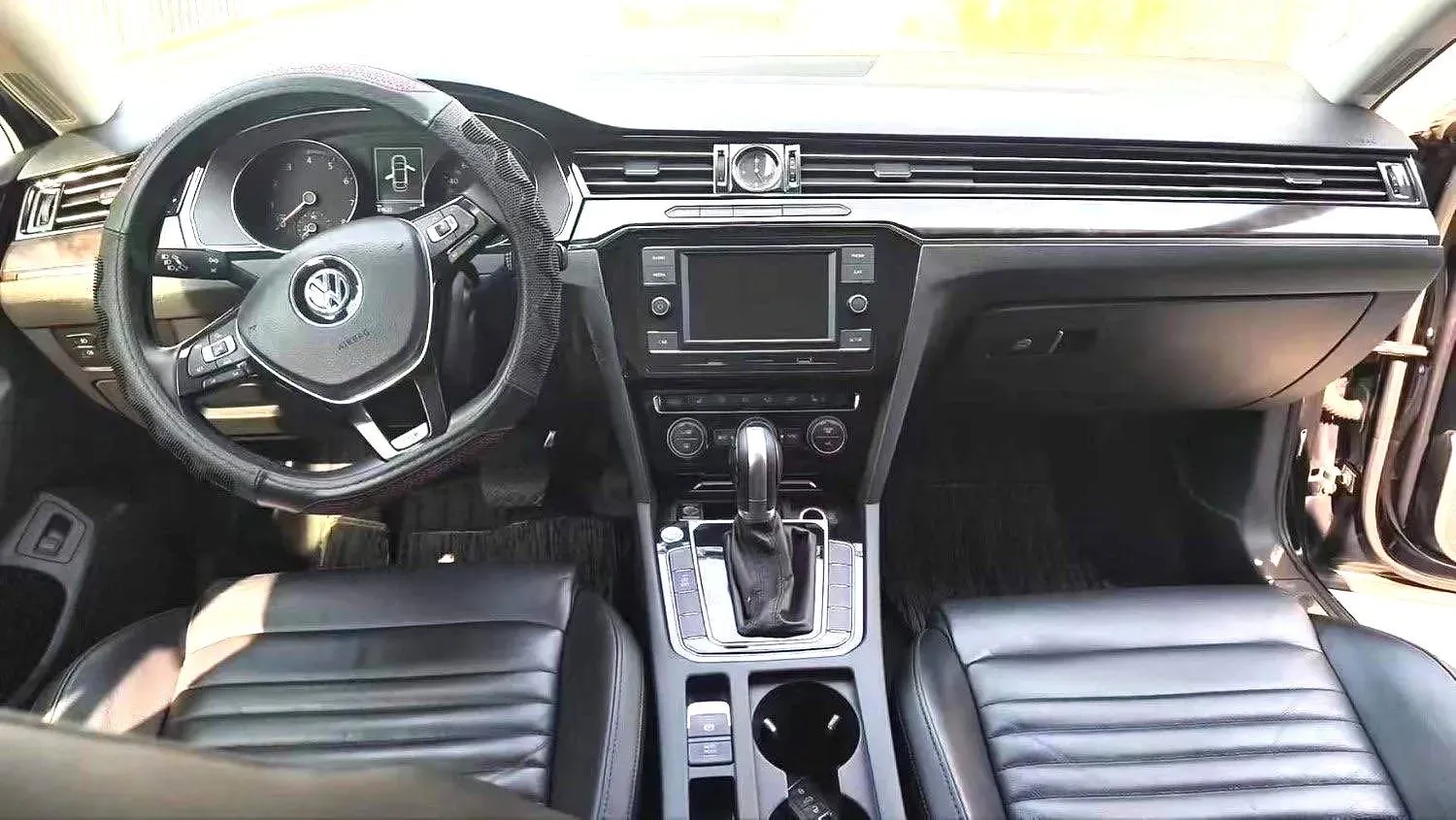 2018 Volkswagen Magotan 2.0T 220HP L4 7DCT,autocango,china used car exporter,china ev exporter,chinese used car exporter,chinese used ev exporter