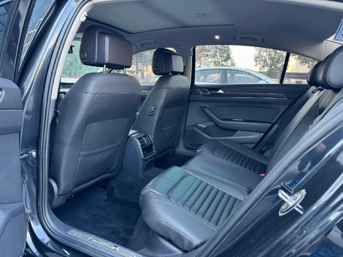 2018 Volkswagen Magotan 1.8T 180HP L4 7DCT,autocango,china used car exporter,china ev exporter,chinese used car exporter,chinese used ev exporter