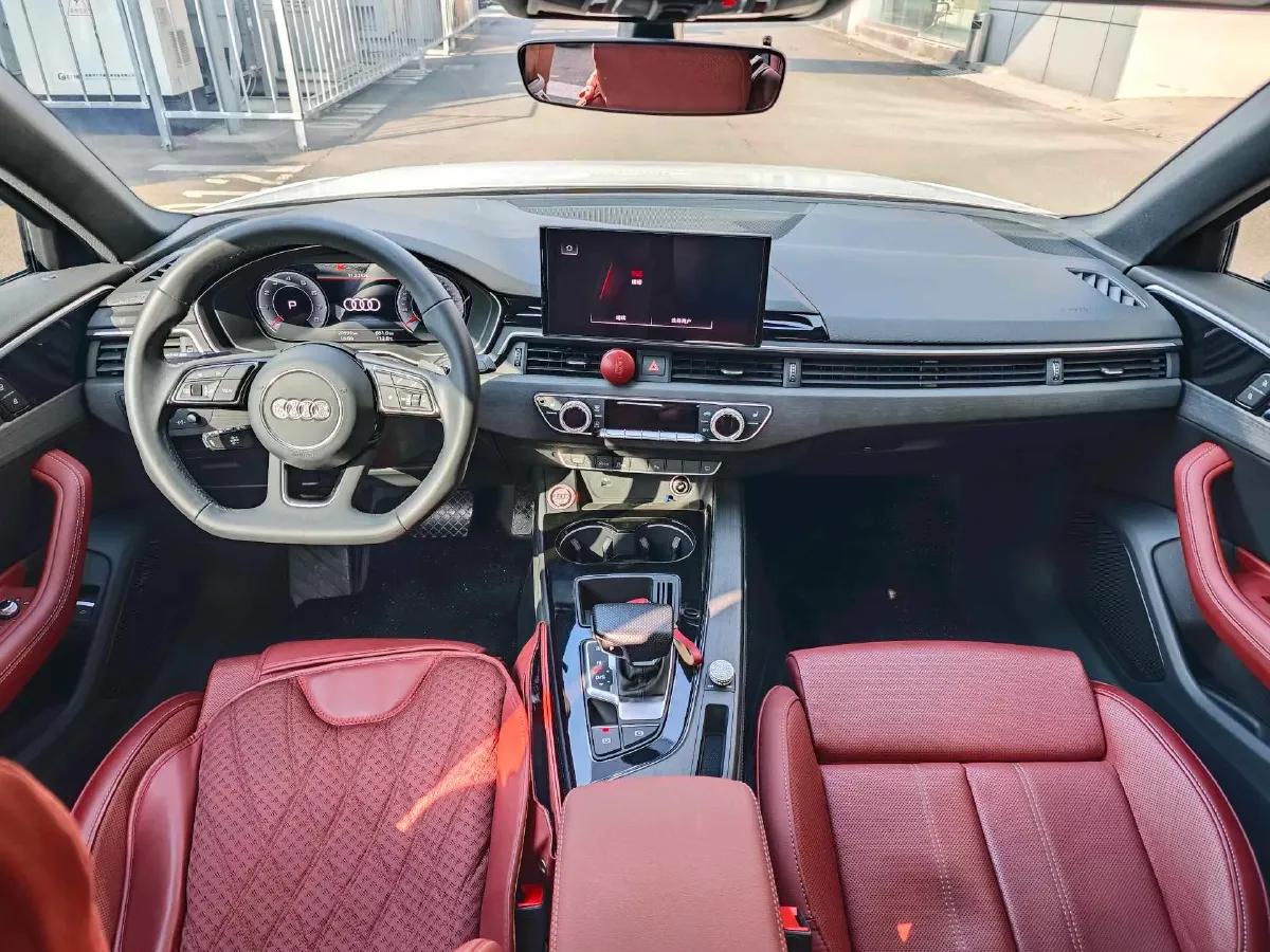 2023 Audi A4L 2.0T 190HP L4 7DCT,autocango,china used car exporter,china ev exporter,chinese used car exporter,chinese used ev exporter