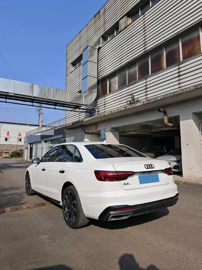 2023 Audi A4L 2.0T 190HP L4 7DCT,autocango,china used car exporter,china ev exporter,chinese used car exporter,chinese used ev exporter