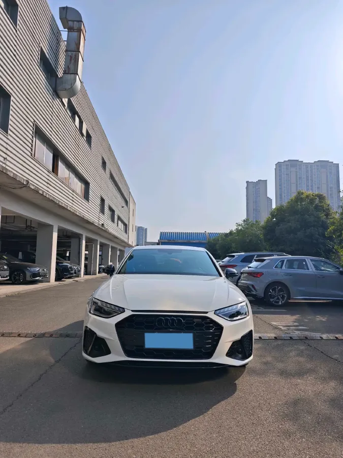 2023 Audi A4L 2.0T 190HP L4 7DCT,autocango,china used car exporter,china ev exporter,chinese used car exporter,chinese used ev exporter