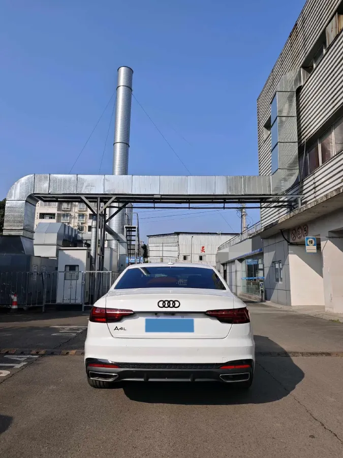 2023 Audi A4L 2.0T 190HP L4 7DCT,autocango,china used car exporter,china ev exporter,chinese used car exporter,chinese used ev exporter