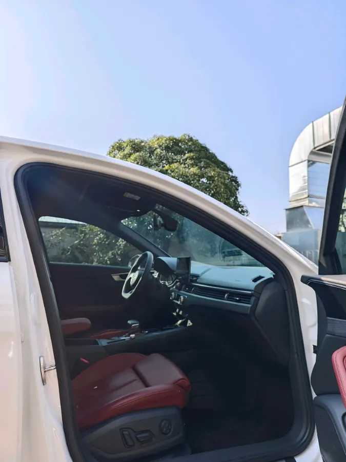 2023 Audi A4L 2.0T 190HP L4 7DCT,autocango,china used car exporter,china ev exporter,chinese used car exporter,chinese used ev exporter