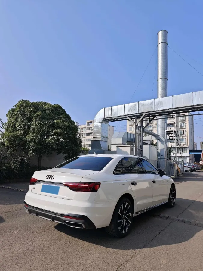 2023 Audi A4L 2.0T 190HP L4 7DCT,autocango,china used car exporter,china ev exporter,chinese used car exporter,chinese used ev exporter