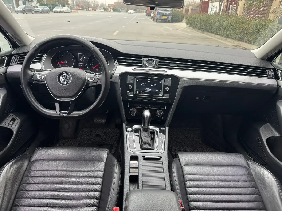 2018 Volkswagen Magotan 1.8T 180HP L4 7DCT,autocango,china used car exporter,china ev exporter,chinese used car exporter,chinese used ev exporter