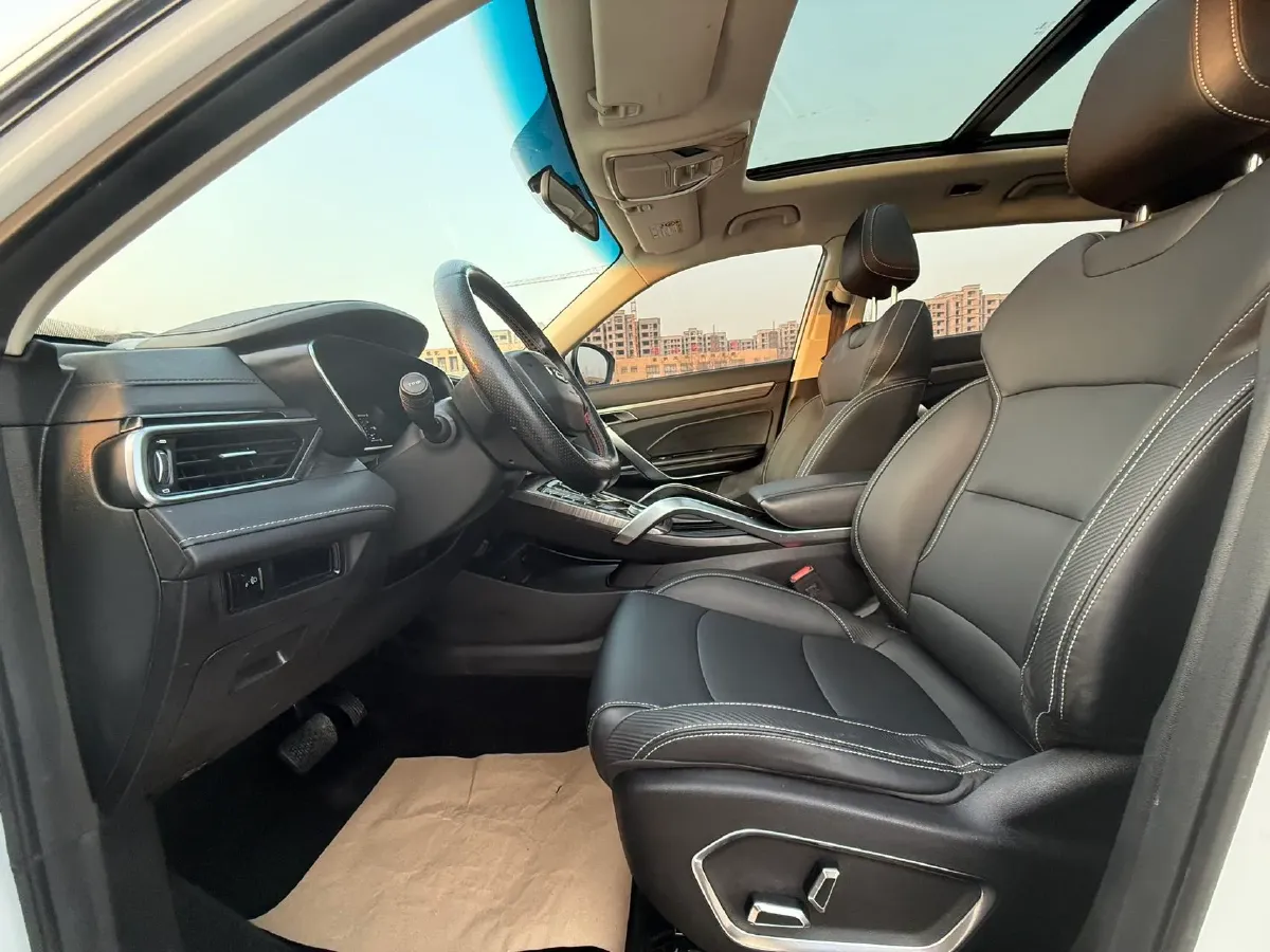 2020 Roewe i6 1.5T 169HP L4 7DCT,autocango,china used car exporter,china ev exporter,chinese used car exporter,chinese used ev exporter