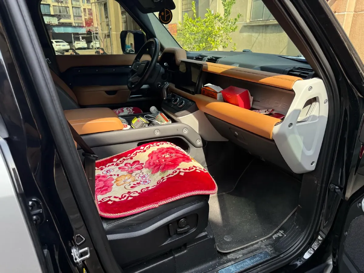 2024 Land Rover Defender 3.0T 400HP L6 8AT,autocango,china used car exporter,china ev exporter,chinese used car exporter,chinese used ev exporter