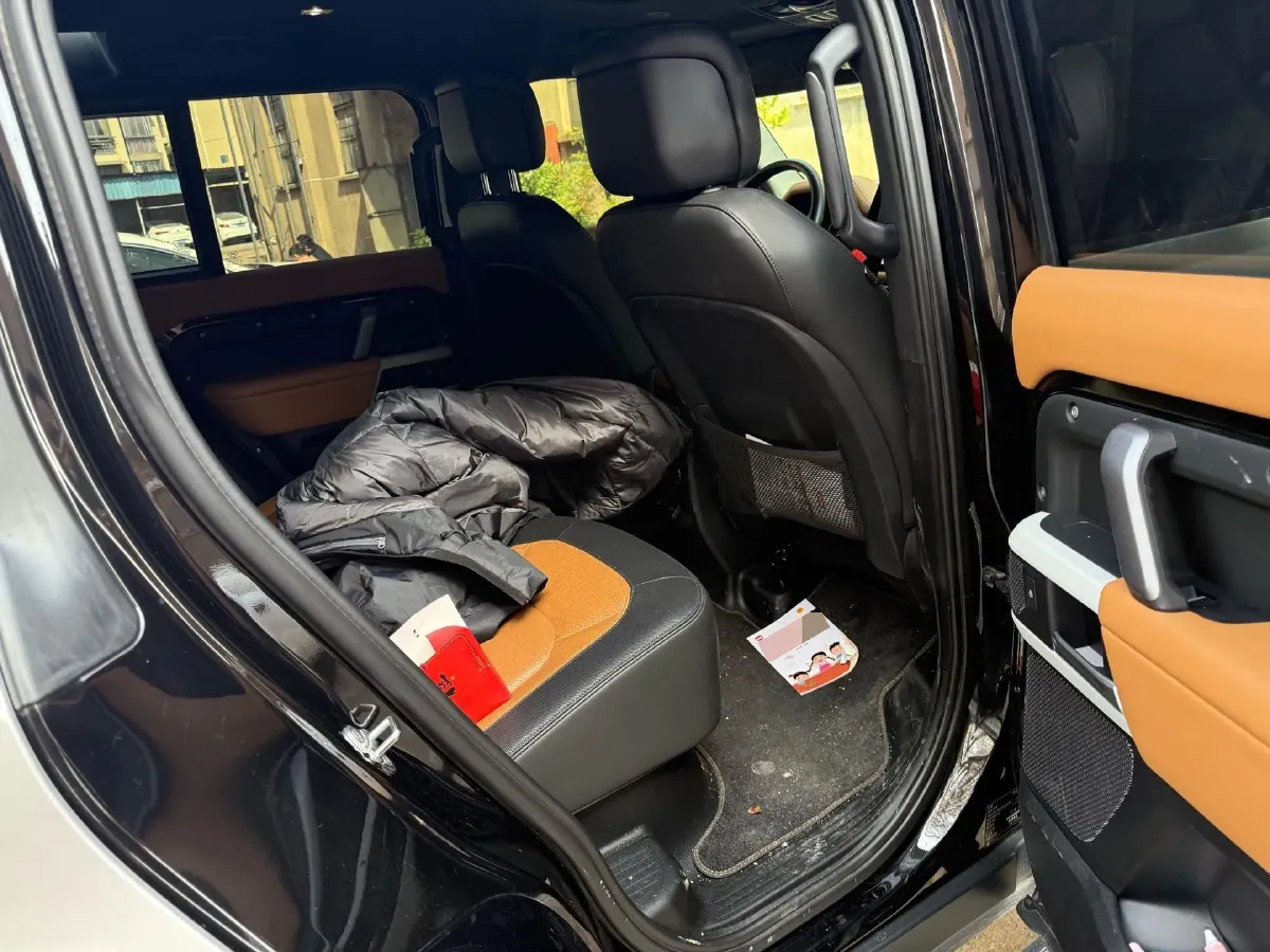 2024 Land Rover Defender 3.0T 400HP L6 8AT,autocango,china used car exporter,china ev exporter,chinese used car exporter,chinese used ev exporter