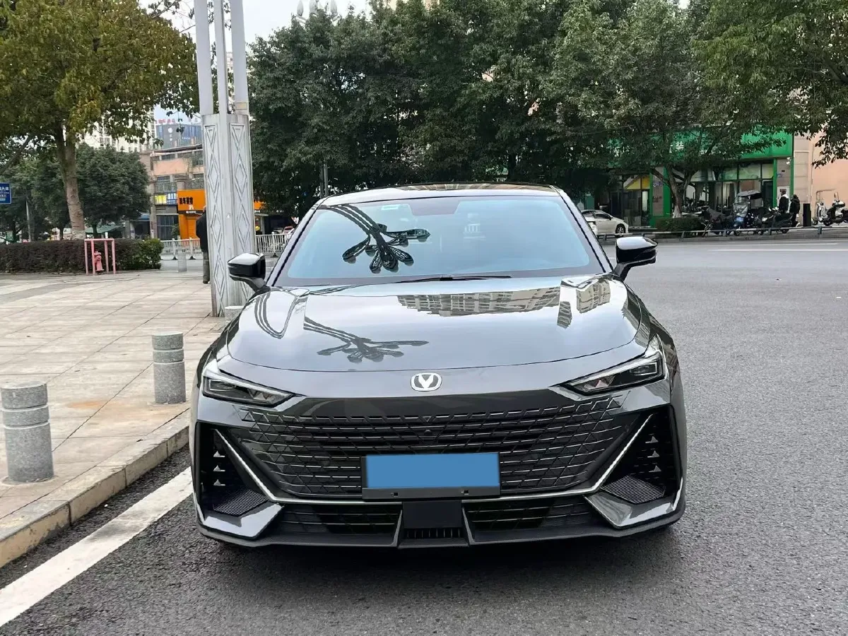 2023 ChangAn UNI-V 1.5T 188HP L4 7DCT,autocango,china used car exporter,china ev exporter,chinese used car exporter,chinese used ev exporter