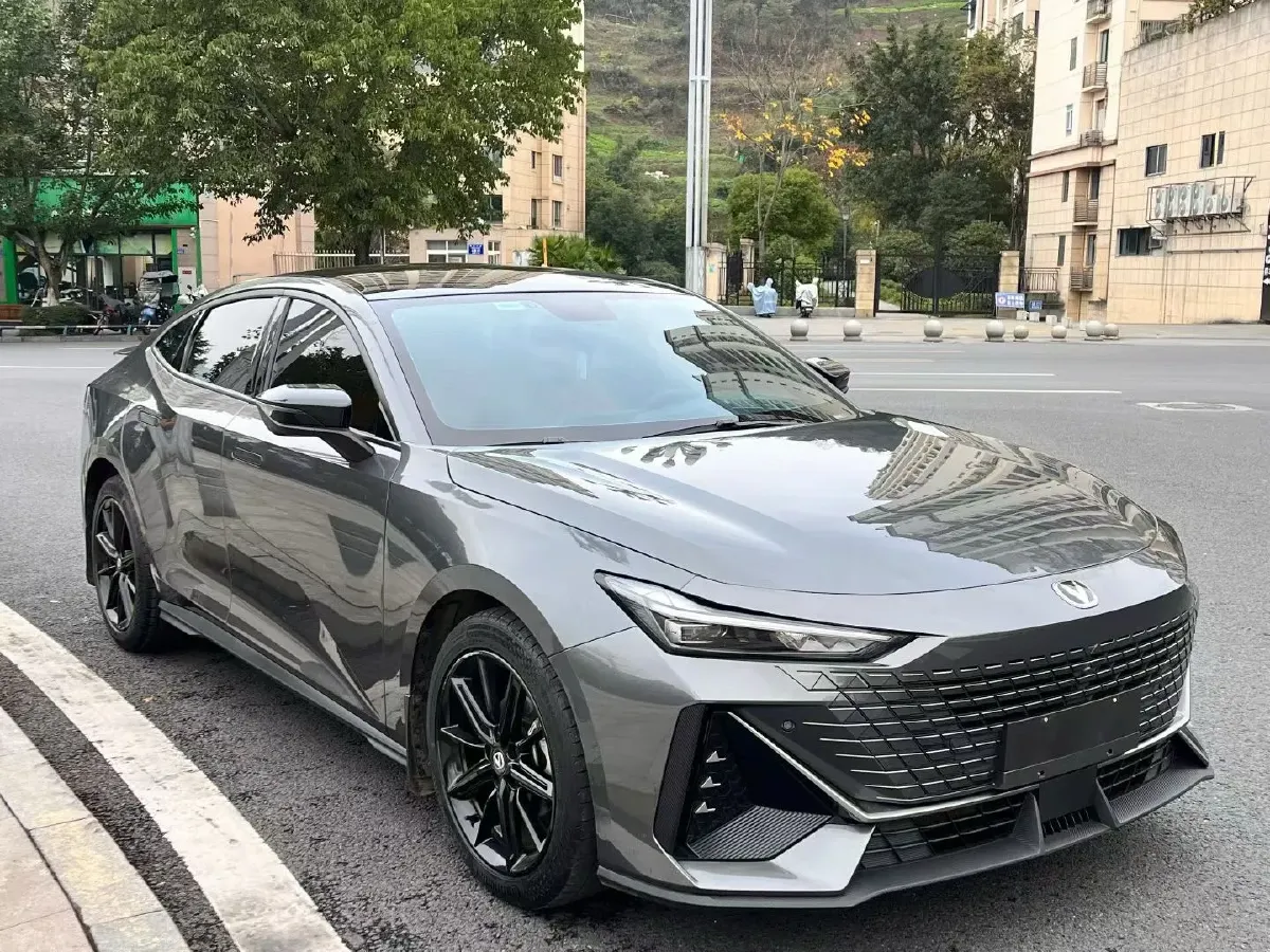 2023 ChangAn UNI-V 1.5T 188HP L4 7DCT,autocango,china used car exporter,china ev exporter,chinese used car exporter,chinese used ev exporter