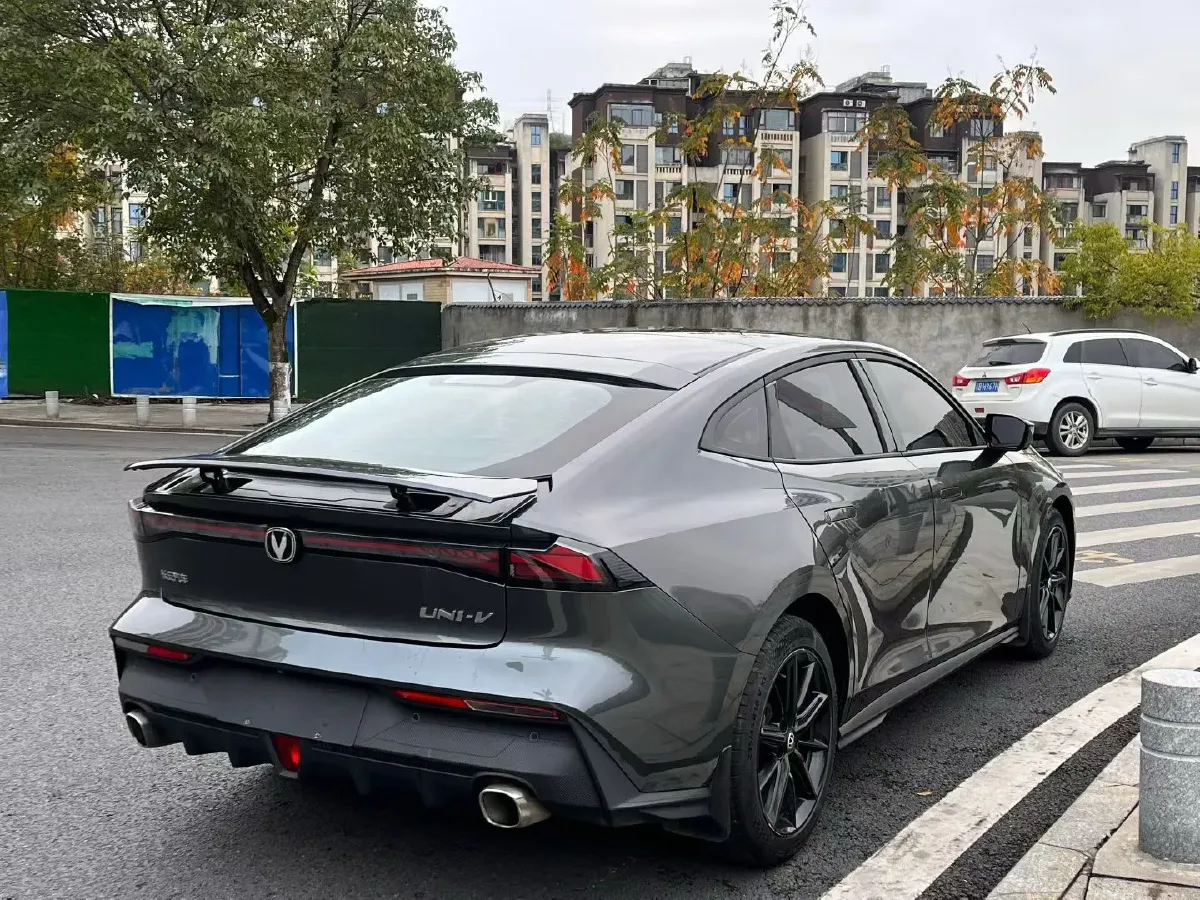 2023 ChangAn UNI-V 1.5T 188HP L4 7DCT,autocango,china used car exporter,china ev exporter,chinese used car exporter,chinese used ev exporter