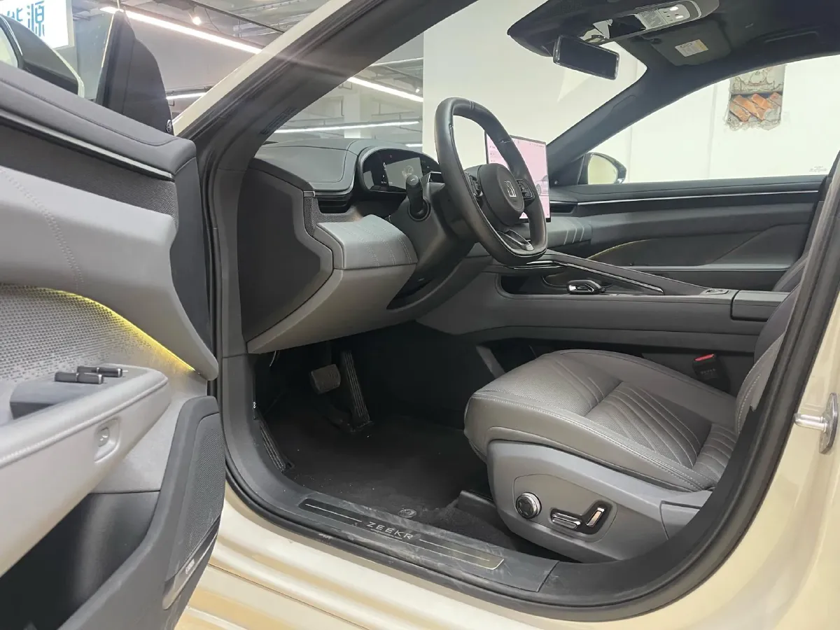 2025 Zeekr 001 BEV 100KWH,autocango,china used car exporter,china ev exporter,chinese used car exporter,chinese used ev exporter