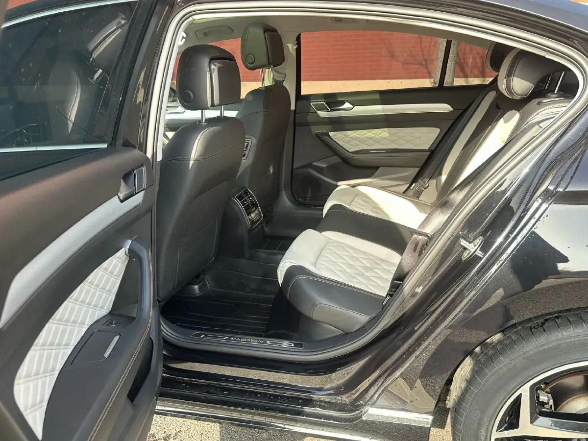 2023 Volkswagen Magotan 2.0T 186HP L4 7DCT,autocango,china used car exporter,china ev exporter,chinese used car exporter,chinese used ev exporter