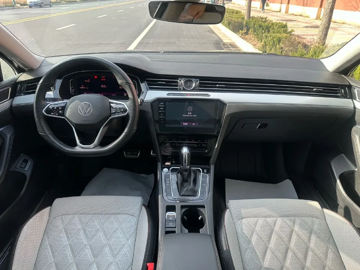 2023 Volkswagen Magotan 2.0T 186HP L4 7DCT,autocango,china used car exporter,china ev exporter,chinese used car exporter,chinese used ev exporter