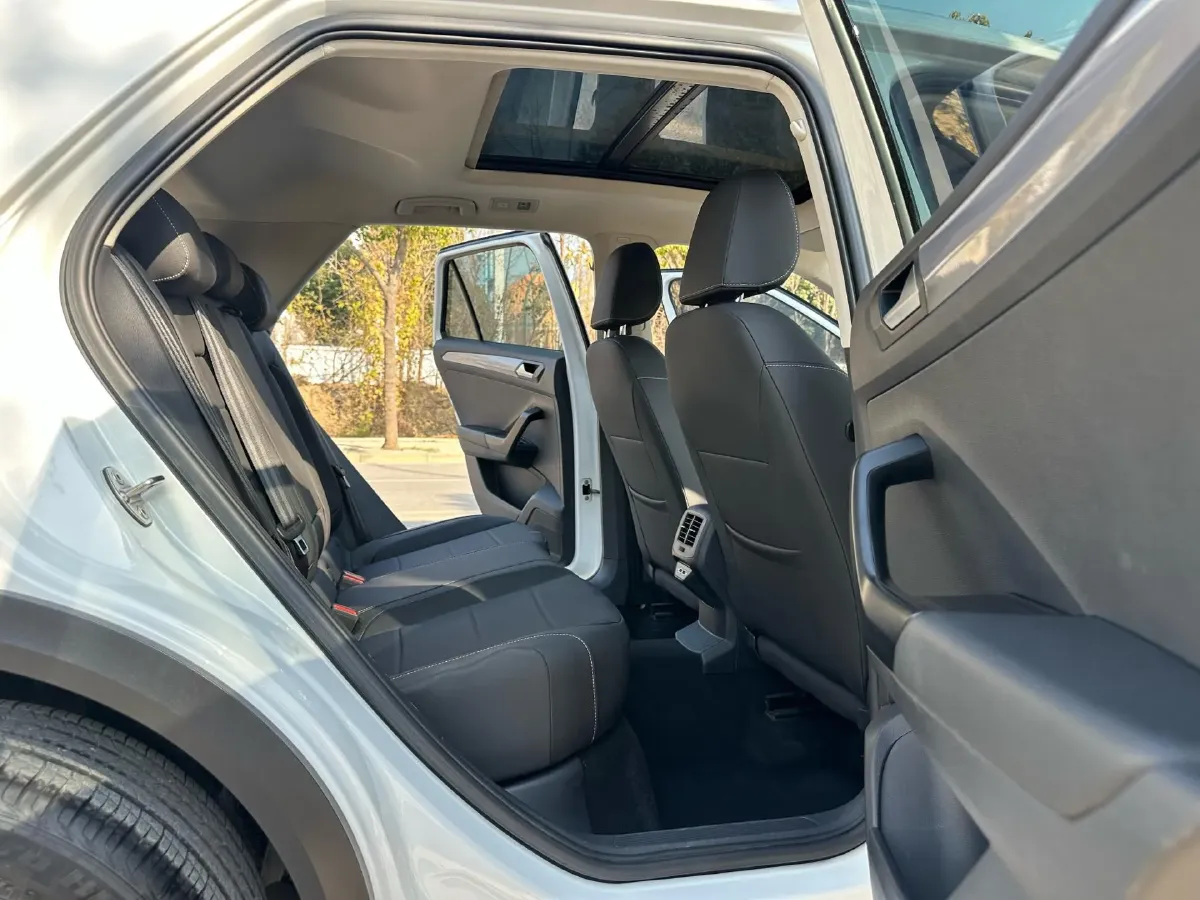 2021 Volkswagen T-Roc 1.4T 150HP L4 7DCT,autocango,china used car exporter,china ev exporter,chinese used car exporter,chinese used ev exporter