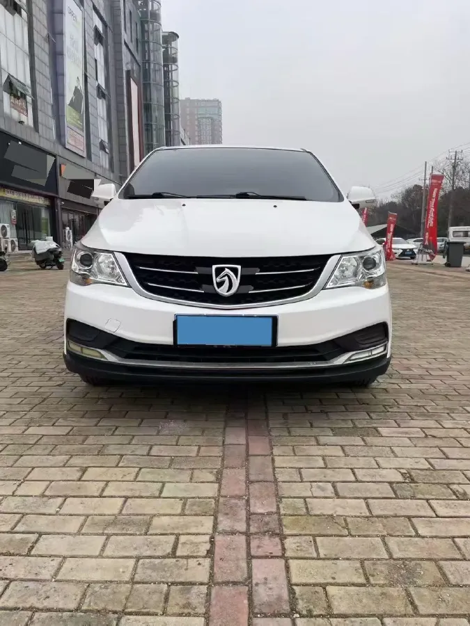 2019 BaoJun 730 1.5L 105HP L4 6MT,autocango,china used car exporter,china ev exporter,chinese used car exporter,chinese used ev exporter