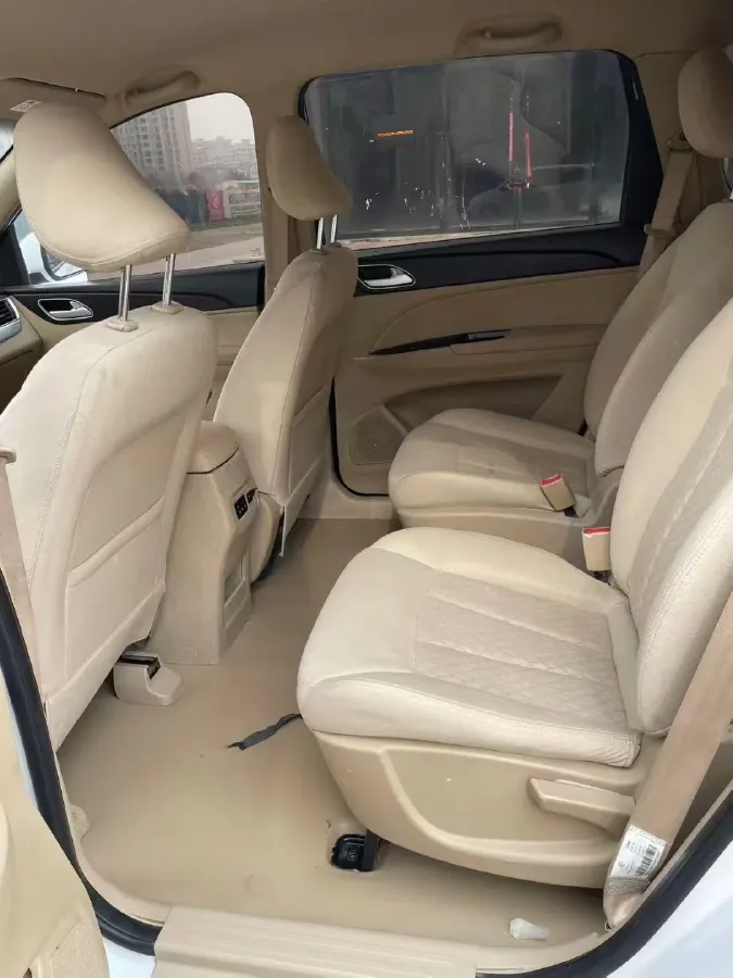 2019 BaoJun 730 1.5L 105HP L4 6MT,autocango,china used car exporter,china ev exporter,chinese used car exporter,chinese used ev exporter